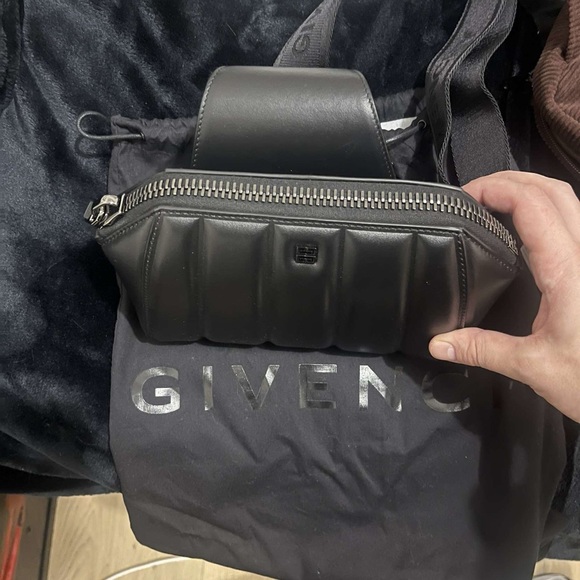 Givenchy Quilted Calfskin Antigona U Crossbody - Picture 4 of 6